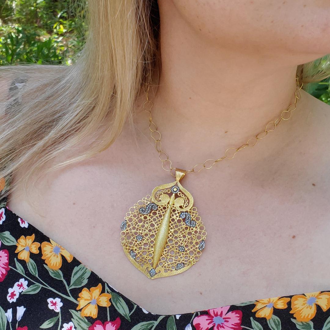 "Hawa" - Pendant on Mango Chain in 14kt Yellow Gold by JS Noor - The Rutile Ltd